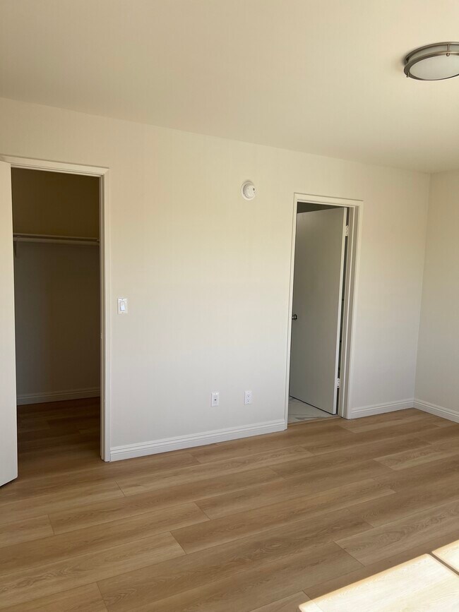 Building Photo - 419 S Verdugo Rd