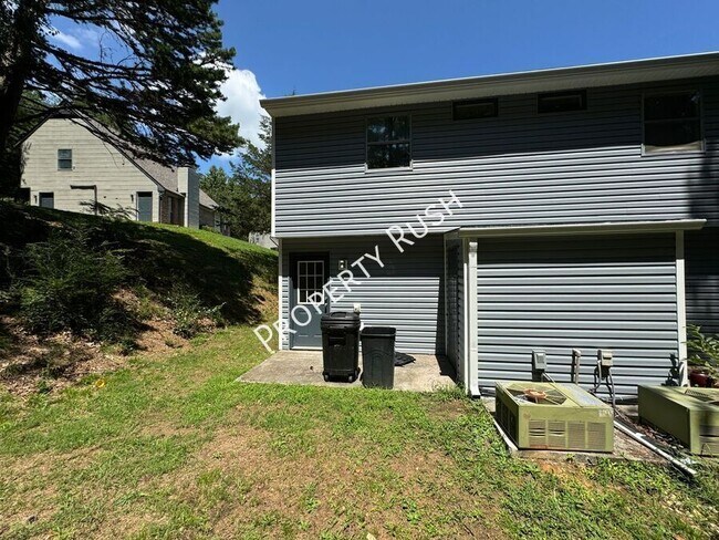 Building Photo - 1511 Rustic Dr