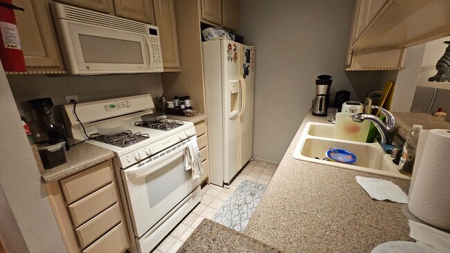 Kitchen - 18645 Hatteras St