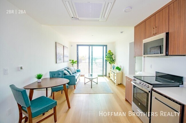 Building Photo - 2853 West Blvd