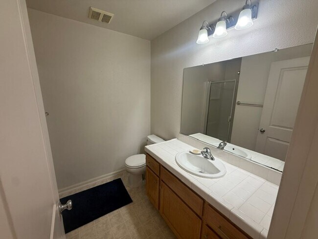 Building Photo - Large 3-Bedroom, 3.5 Bathroom Townhome in Metro Walk Village Neighborhood