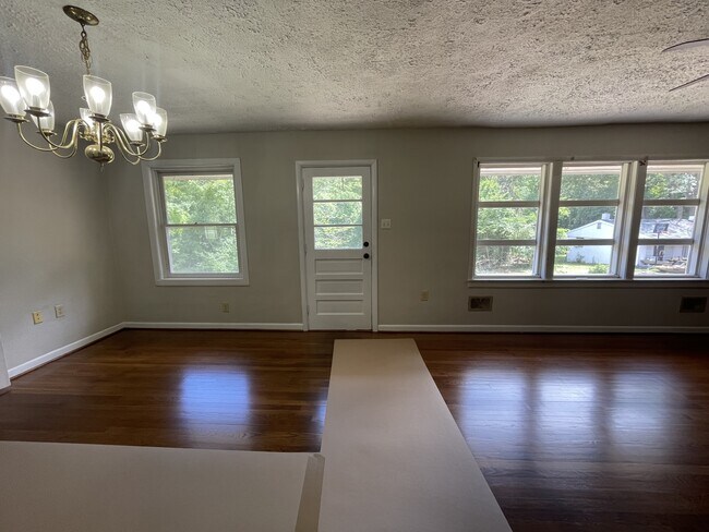 Building Photo - 405 Winesap Rd
