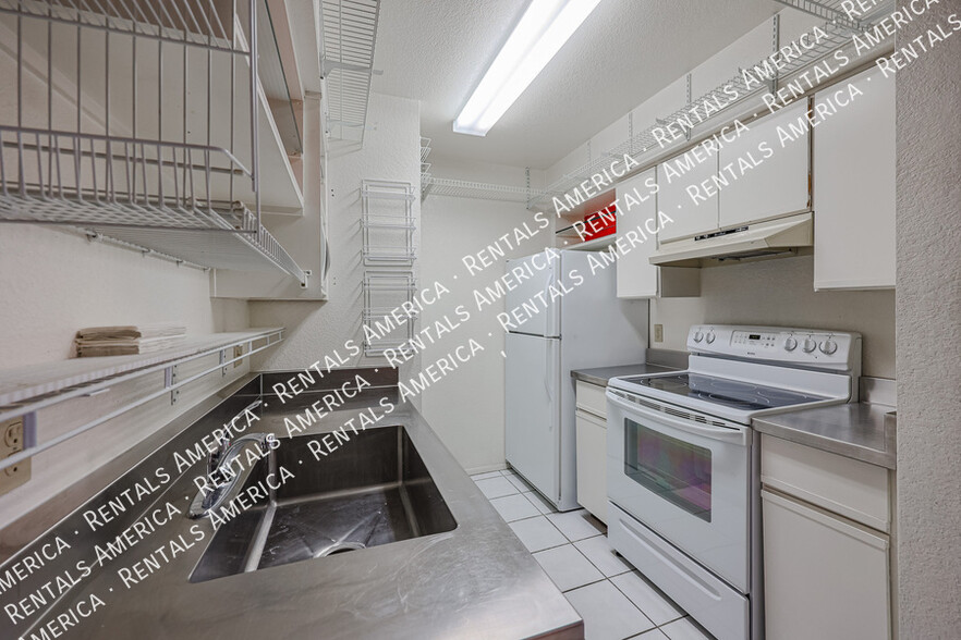 Building Photo - 5035 N 17th Ave