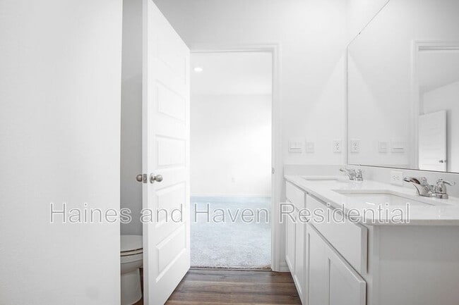 Building Photo - 5714 Somerset Dr