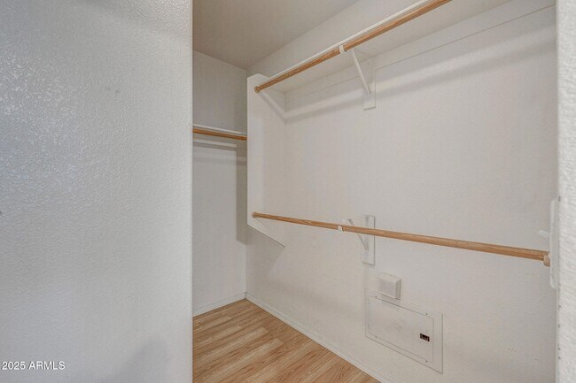 Building Photo - 2929 W Yorkshire Dr