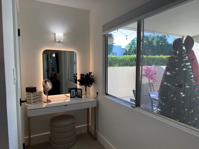 Building Photo - Beautiful 2-bedroom, 2-bathroom home nestled in the vibrant heart of Scottsdale