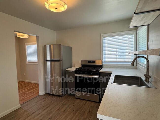 Building Photo - 5008 Alcott St