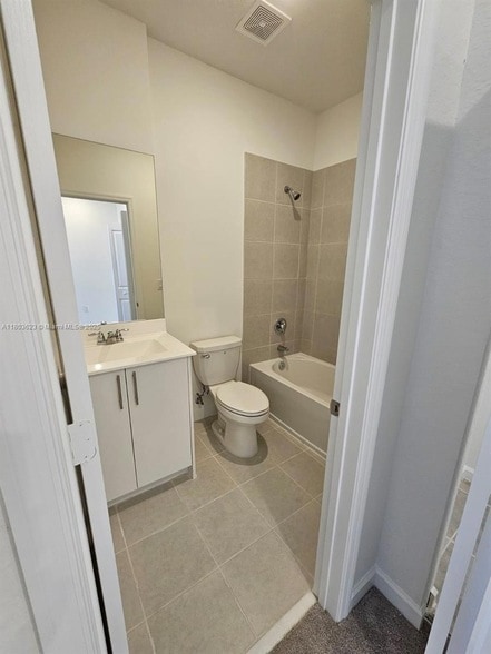 Building Photo - 96 SE 11th Ct