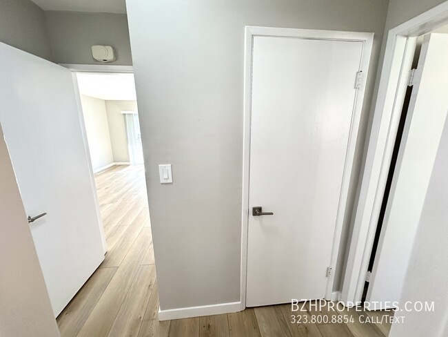 Building Photo - Newly Updated 2Bedroom 1Bathroom In Prime ...