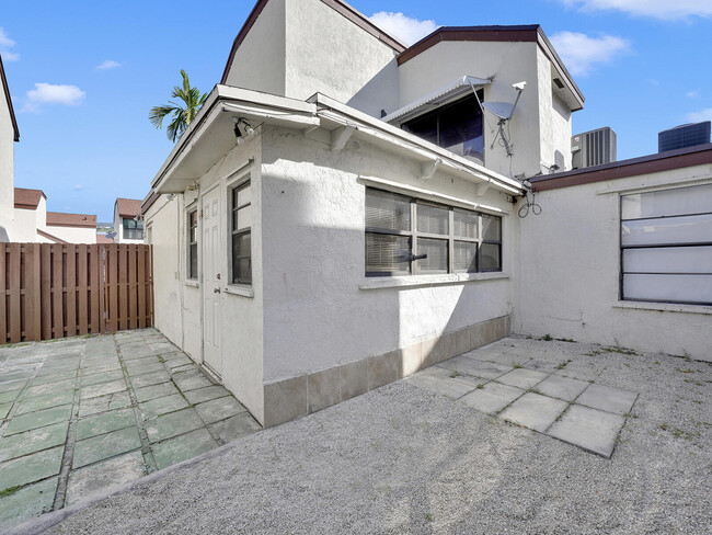 Building Photo - 9702 NW 5th Ln