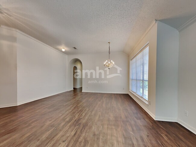 Building Photo - 4612 Belladonna Dr