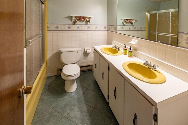 Building Photo - 18 Bunker Ln