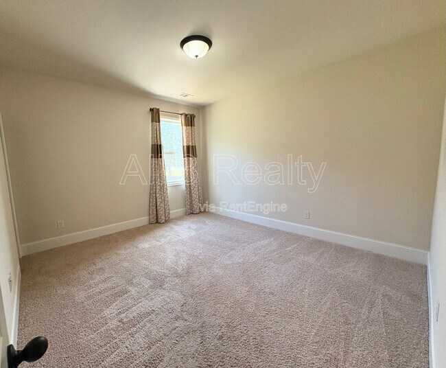 Building Photo - 3738 Valley Spring Dr