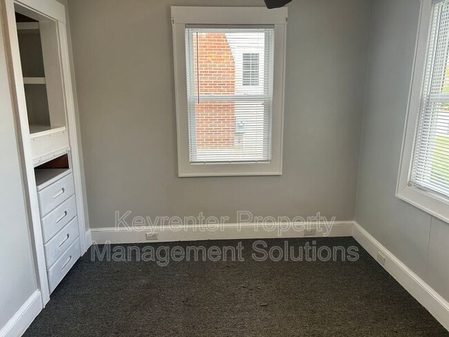 Building Photo - 501 Sherwood Ave