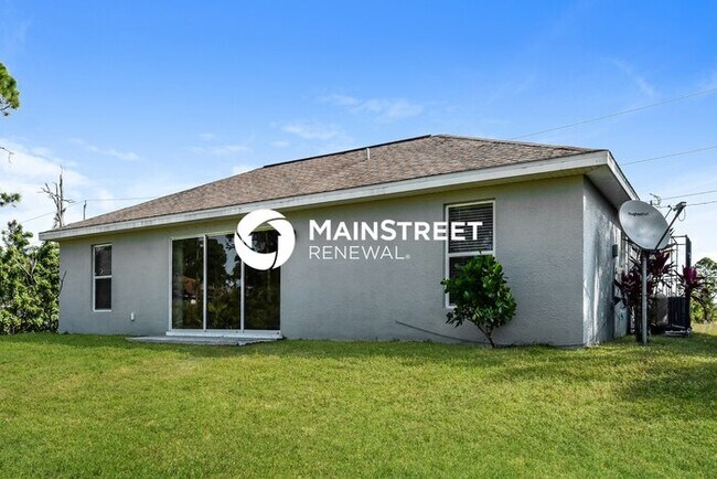 Building Photo - 3 Bedroom Pet-Friendly Home in Lehigh Acre...
