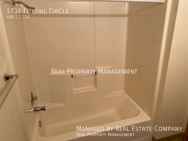 Building Photo - Woodland 4 Bed 2.5 Bath Home with Two Car ...