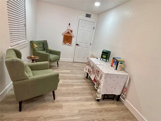 Building Photo - 5345 Avon Ct