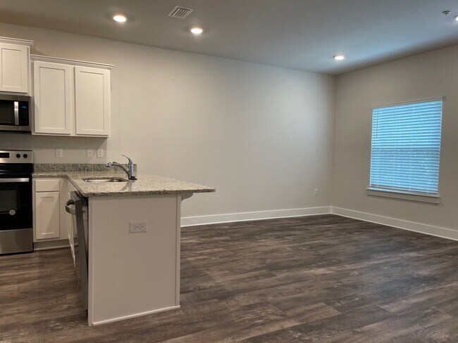 Building Photo - 1630 Iroquois Ct