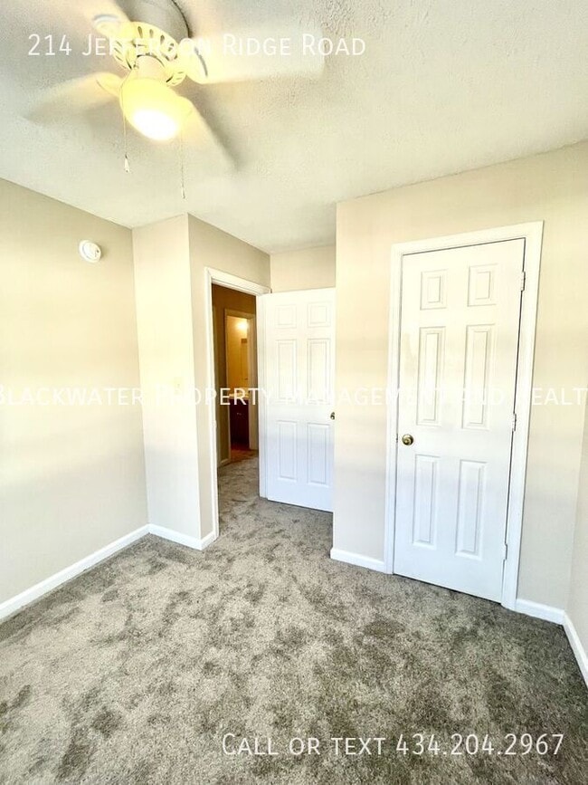 Building Photo - 214 Jefferson Ridge Rd