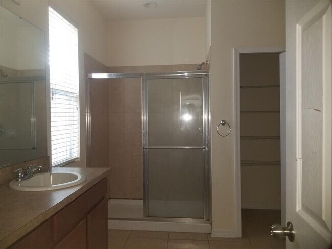 Building Photo - Move in Ready Home in Great Location