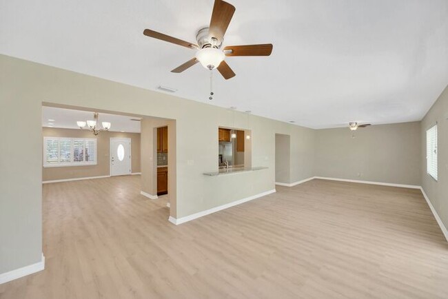Building Photo - 2 BR, 2 BA Home in the Mainlands on the 18...