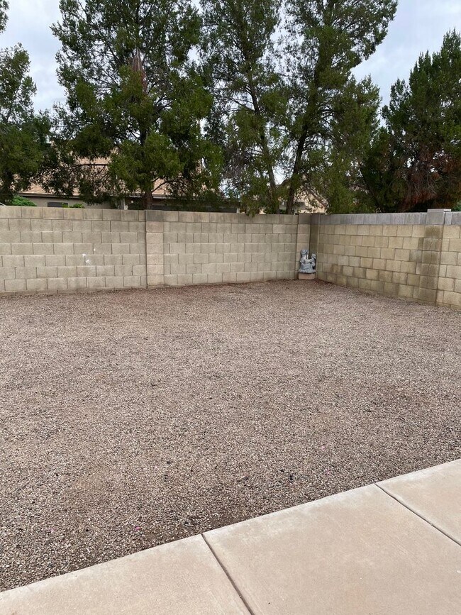 Building Photo - Charming 3 bed 2 bath single level home with RV Gate