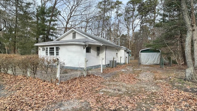 Building Photo - 63 Gentian St