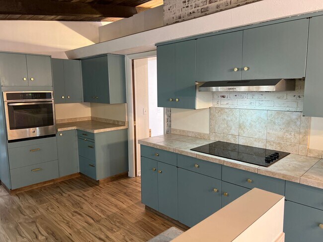 Building Photo - 4 Bedroom 2 bath home near lake Tenkiller with office