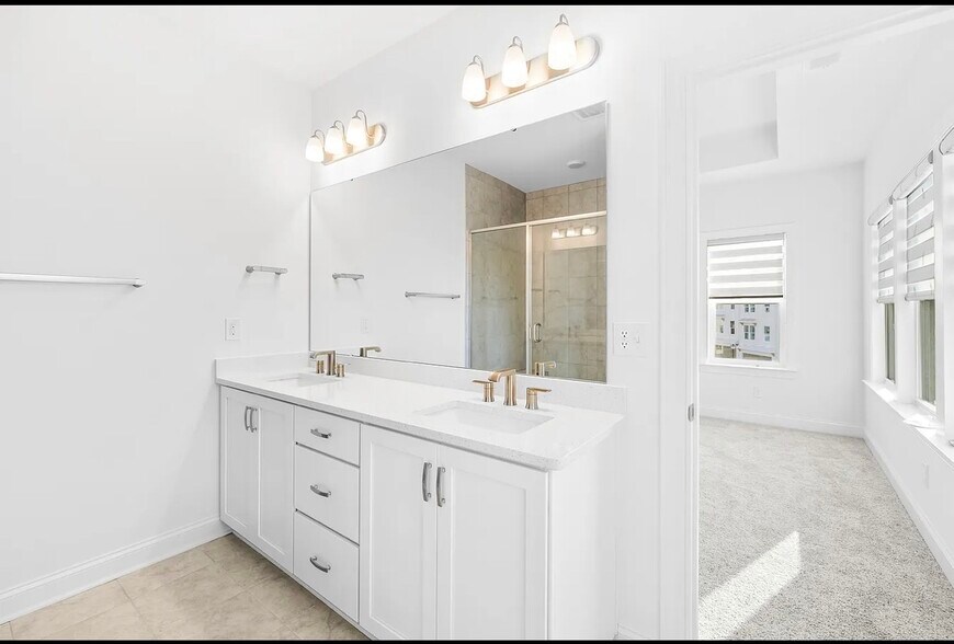 Building Photo - 2092 Barrowcliffe Dr NW