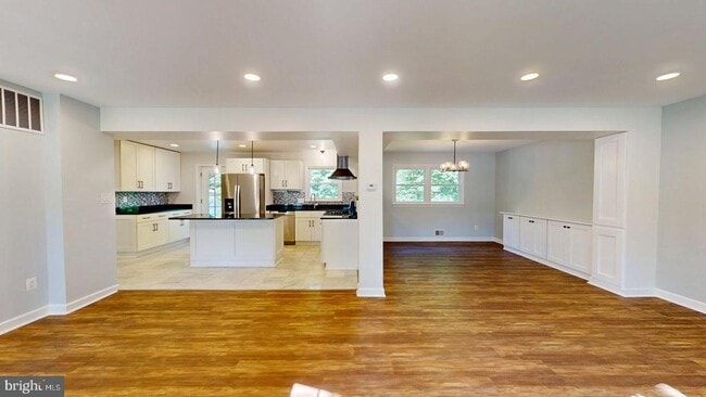 Building Photo - 6602 Greenview Ln