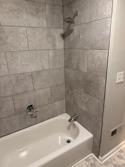 Building Photo - 433 Bridle Trace Dr