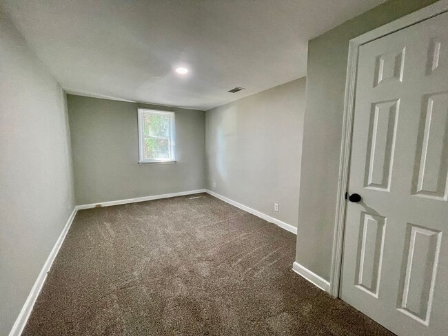 Building Photo - 3561 Champlain Ln