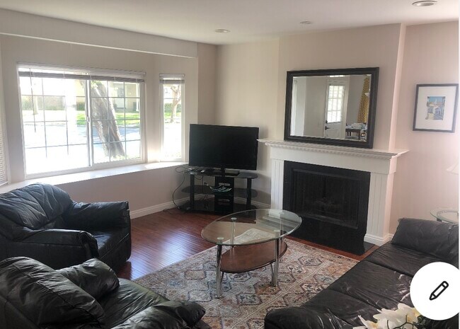 Living Room - 39 Thicket