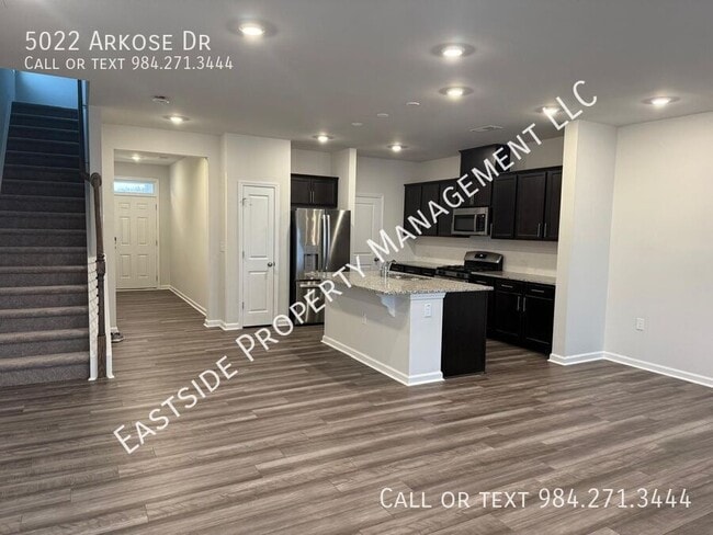 Building Photo - 5022 Arkose Dr