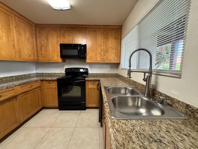 Building Photo - 2504 Levante St