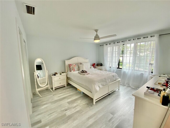 Building Photo - 871 Meadowland Dr