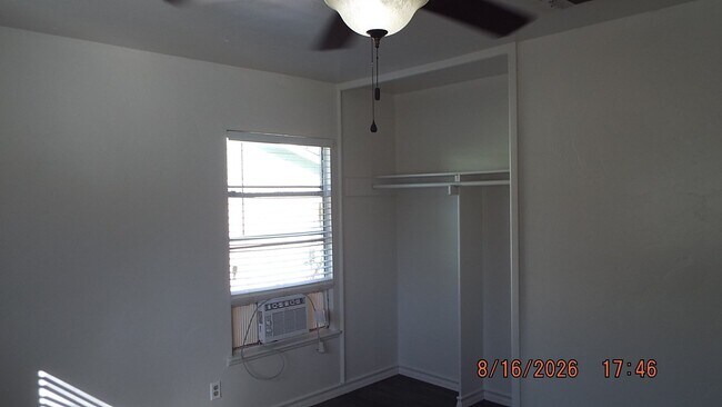 Building Photo - 807 Stonegate Dr