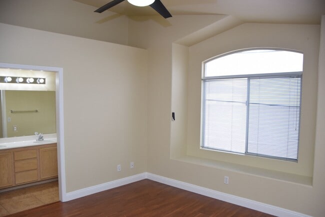 Building Photo - SPRING VALLEY 1 STORY HOME