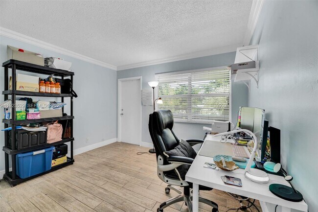 Building Photo - 1900 NE 8th Ct