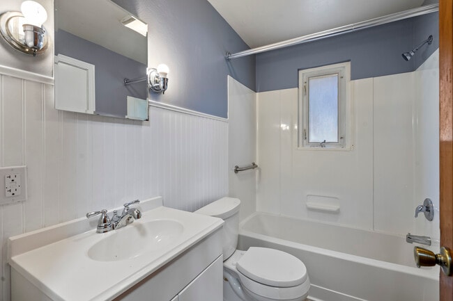 Building Photo - 219 Carmella Dr