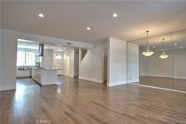 Building Photo - 7401 Seabluff Dr