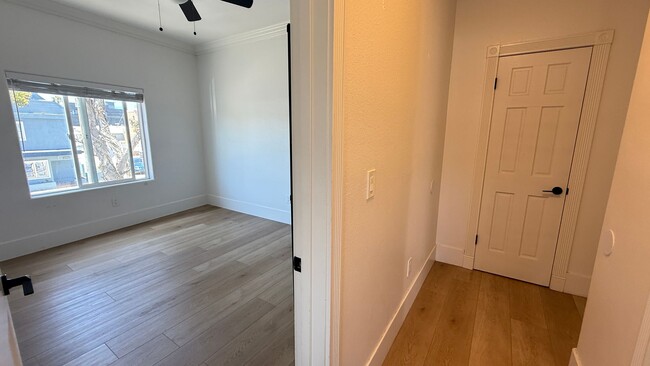 Building Photo - Mission Blvd- Beach Living- 1 bed 1 bath!