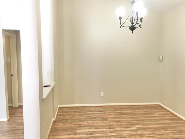 Building Photo - 4935 Linden Pl