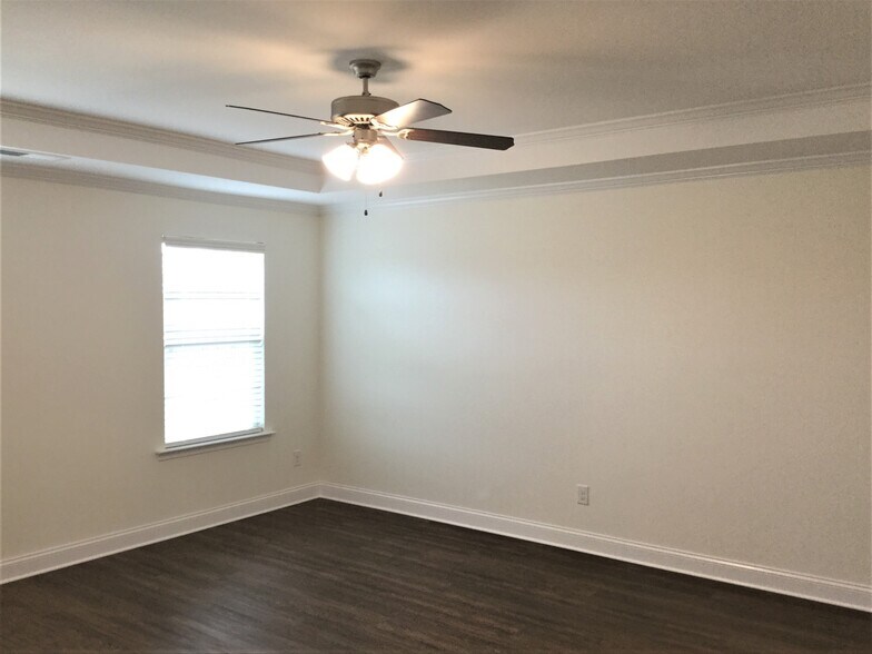 Building Photo - 103 Samara Ln