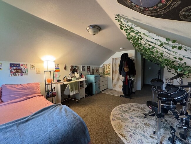 Building Photo - 7 Bed 2.5 Bath House - Near WWU