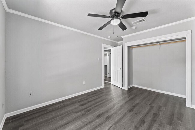 Building Photo - 1606 Old Tract Rd