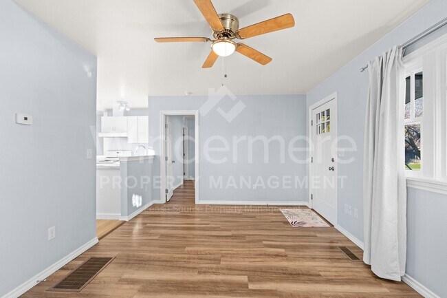 Building Photo - Welcome to this charming 1-bedroom, 1-bathroom home located in the vibrant city of Spokane, WA.