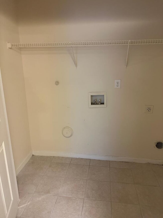 Building Photo - 11230 Centway Park Dr