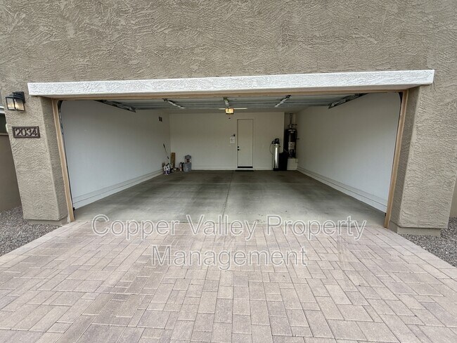 Building Photo - 2034 W Lariat Ln