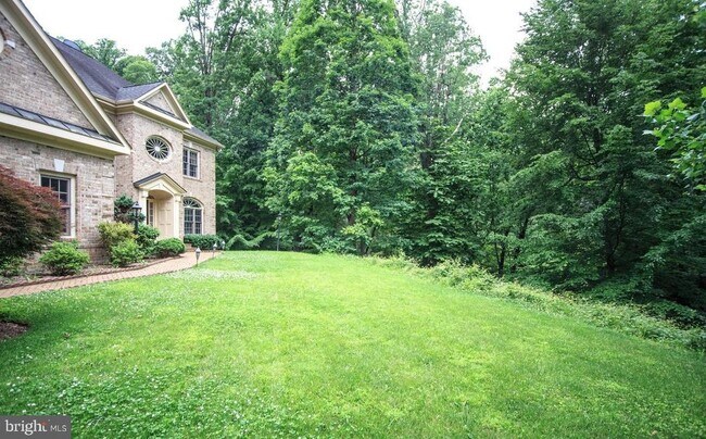 Building Photo - 6125 Old Dominion Dr